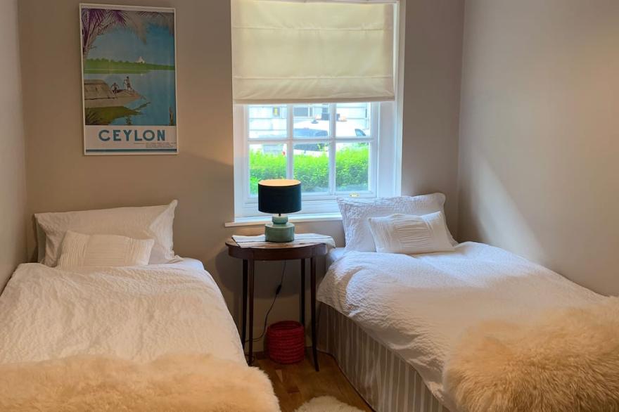 Hammersmith, W6. Gr floor 2 bedroom flat sleeps 4