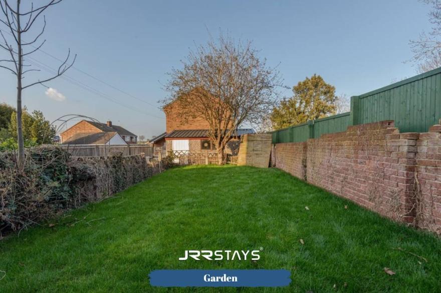 J.R.R. Stays - Burton upon Trent w/ Free Parking