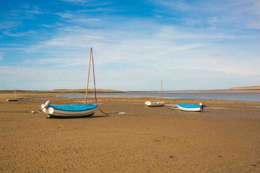 A stone's throw from the beach, relax in our beautiful fisherman's cottage.