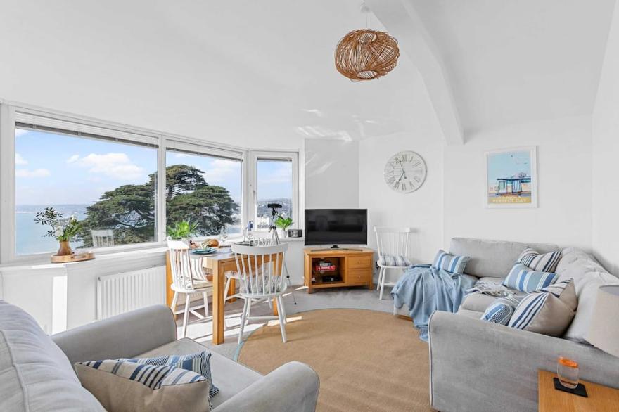 Wellswood Apartment - Spacious, with sea views