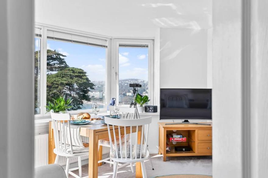 Wellswood Apartment - Spacious, with sea views