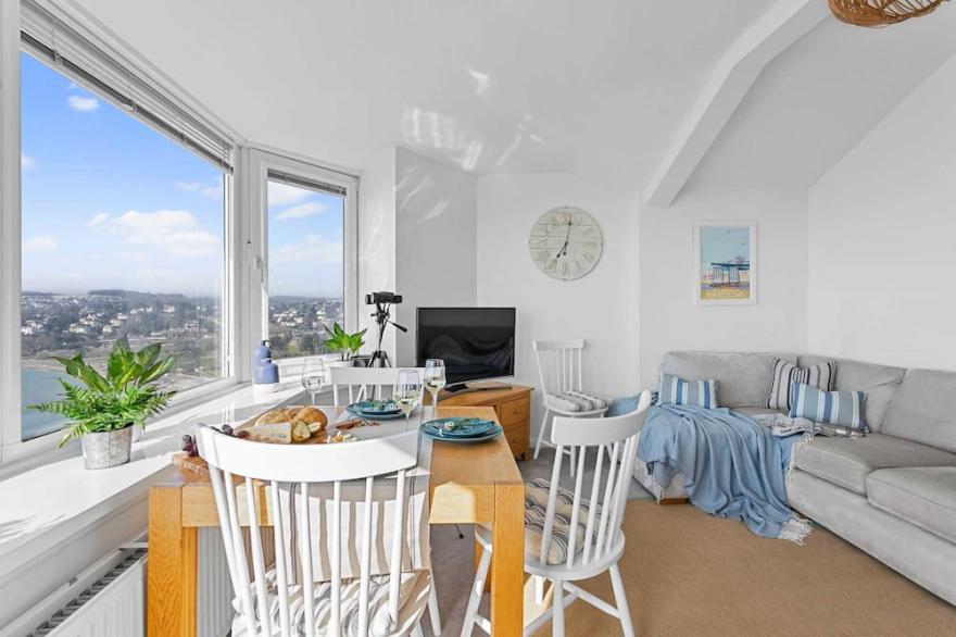 Wellswood Apartment - Spacious, with sea views