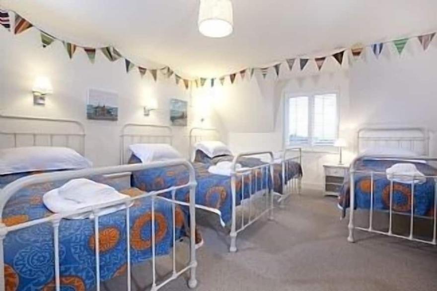 Fantastic Family House With Unrivalled Views Of Bamburgh Castle And Holy Island