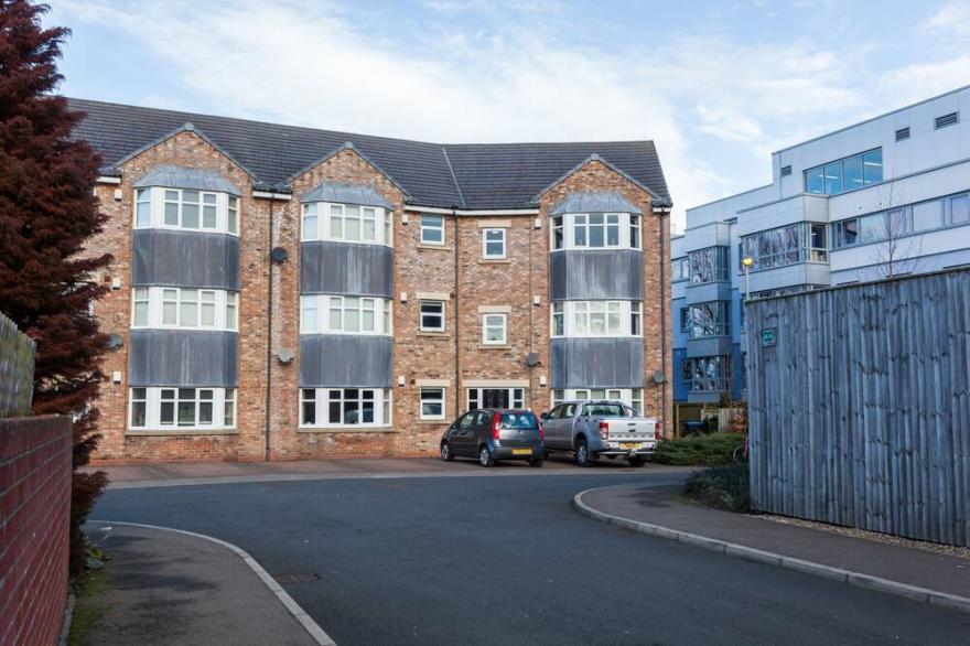 New Durham Courtyard - perfect for people visiting/ working in Durham