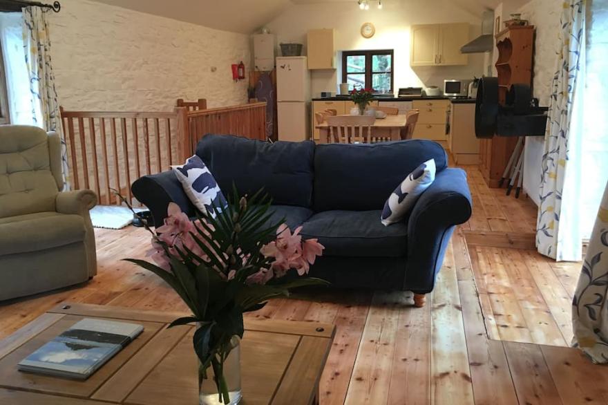 Self Catering Rural Farm Cottage + Heated Pool Cornwall | Godrevy Barn