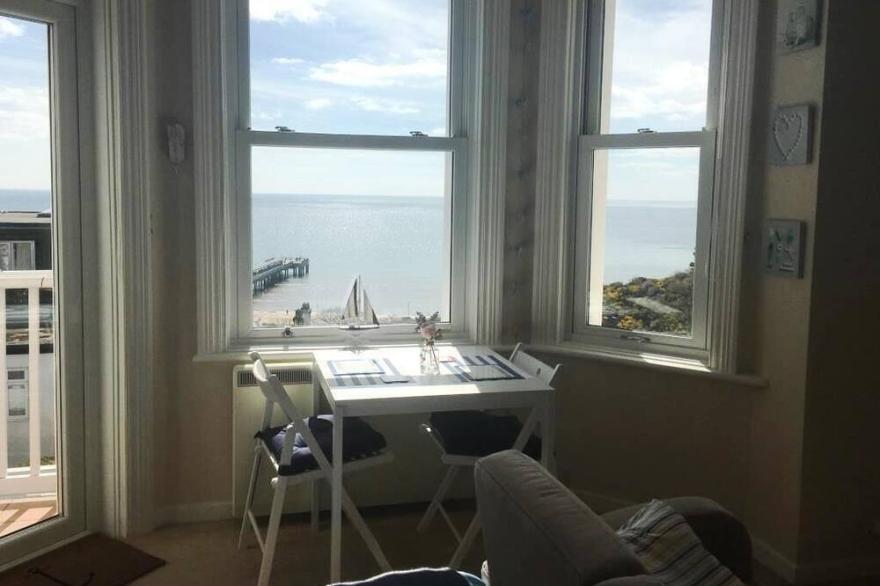 PANORAMIC SEA VIEWS - BALCONY - OVERLOOKS BOSCOMBE PIER - FM6054