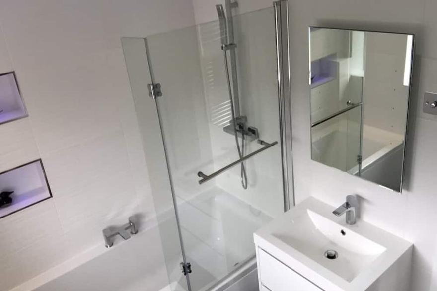 2 bed exec Semi,  Min 4 weeks