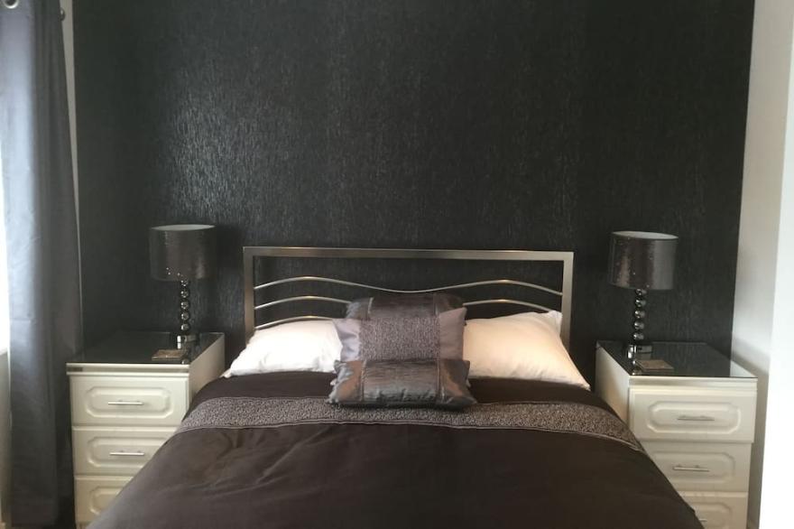 2 bed exec Semi,  Min 4 weeks