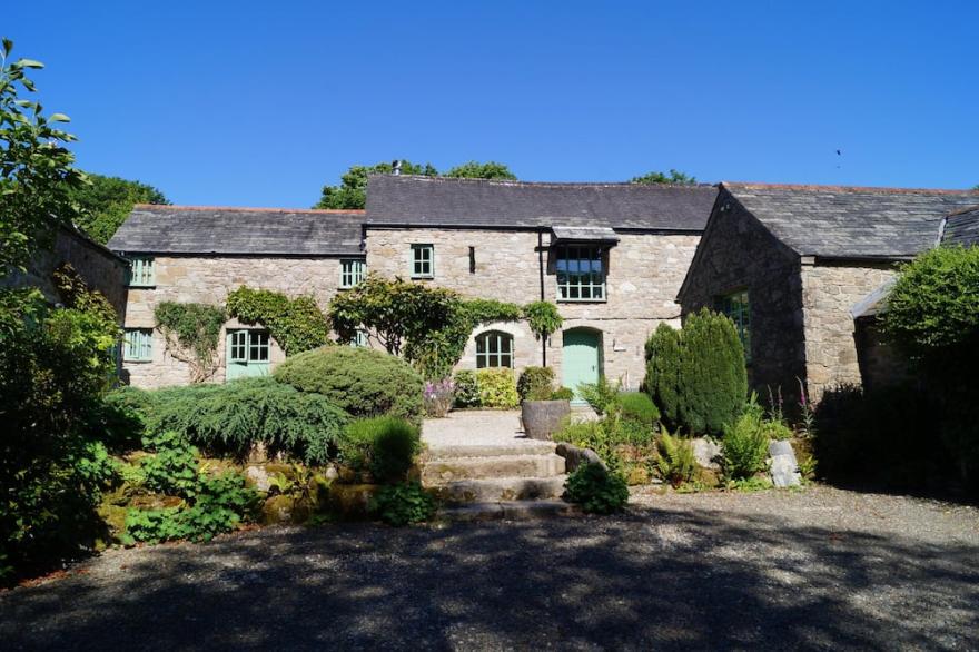 Pretty Cottage Nestled in Beautiful Countryside