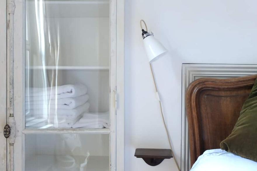 Unique, romantic apartment for two in York city centre artist's house.