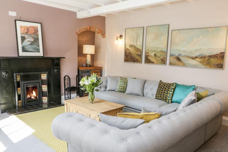 LAUREL HOUSE, pet friendly, character holiday cottage in Whitby