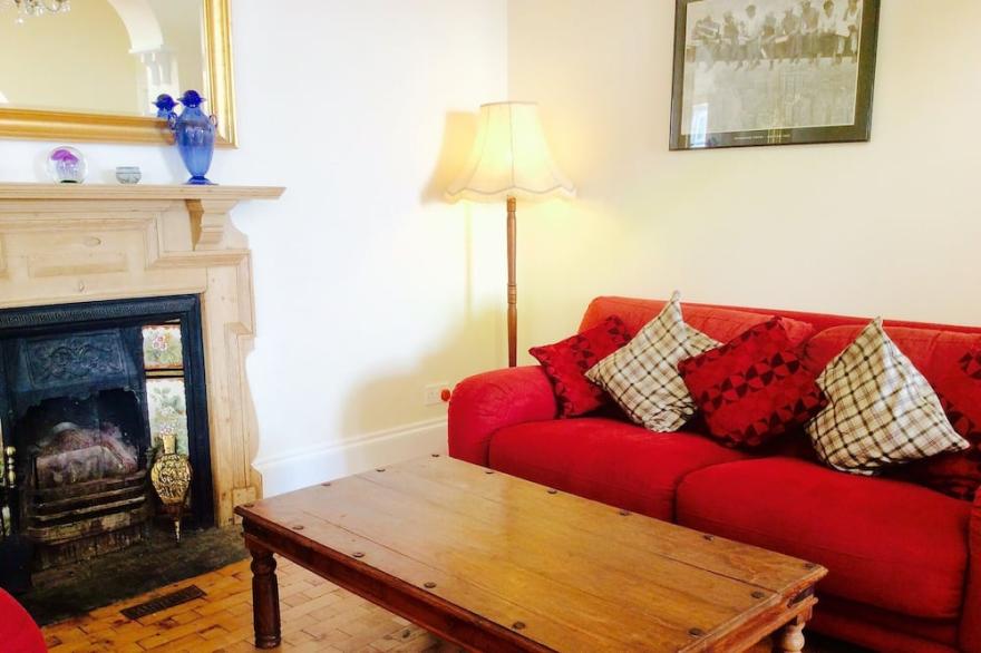 Large Victorian House Overlooking Woolacombe Beach. Hot Tub, BBQ, Parking
