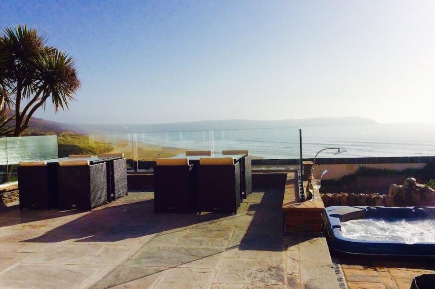 Large Victorian House Overlooking Woolacombe Beach. Hot Tub, BBQ, Parking