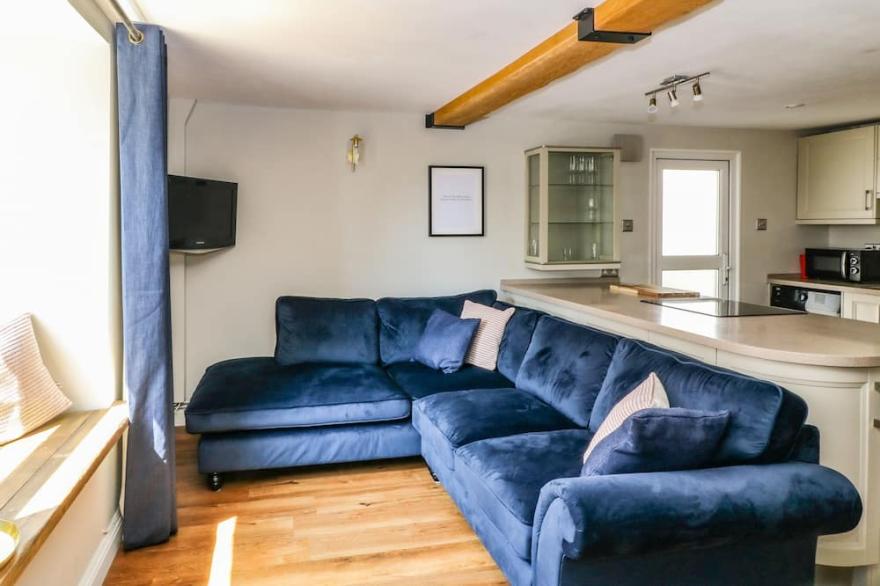 OLD TOWN HOUSE, family friendly, character holiday cottage in Dawlish