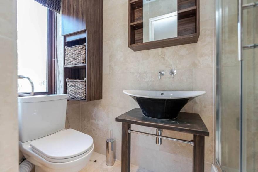 LUXURY AND SPACIOUS 4 BEDS FOR THE LARGER GROUPS