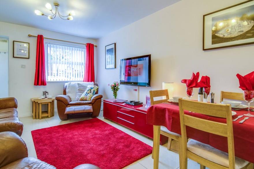 2 bedroom apartment in city centre with free parking and free WIFI