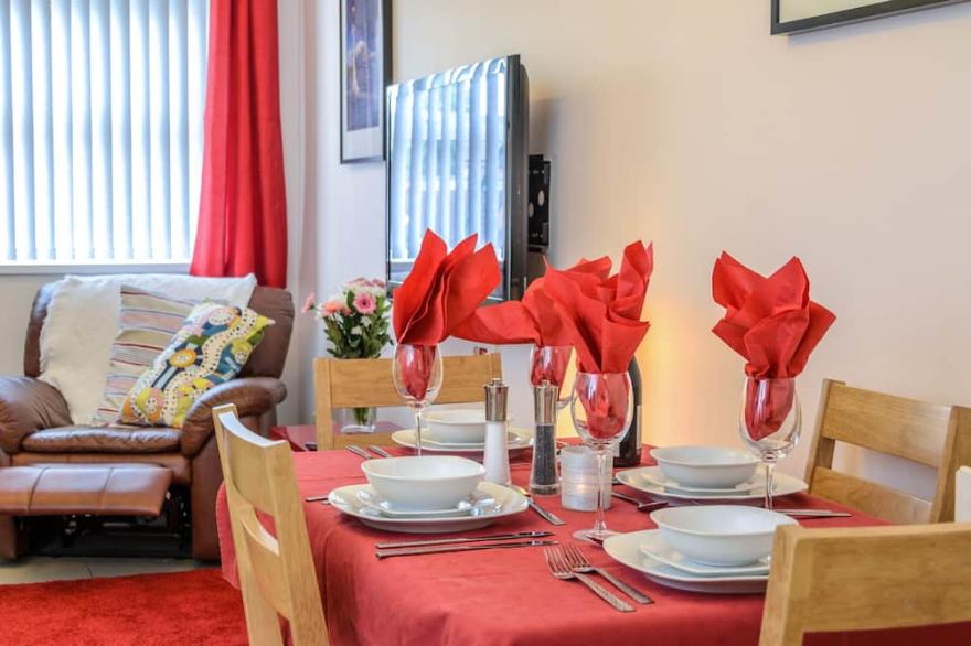 2 bedroom apartment in city centre with free parking and free WIFI