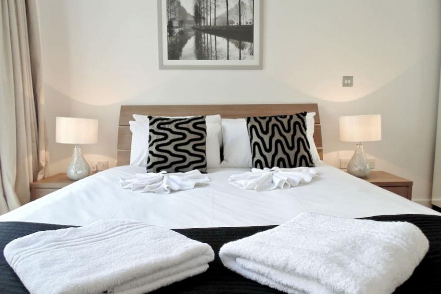 Still Life Tower Hill Deluxe One Bedroom Apartment
