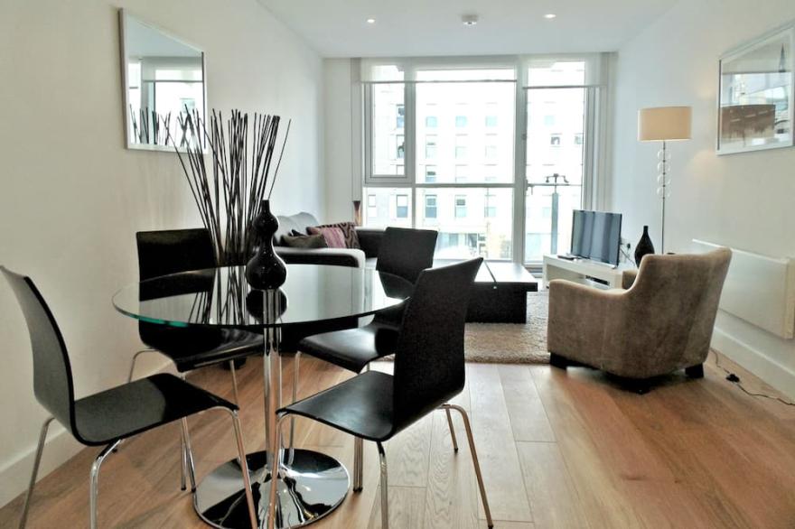 Still Life Tower Hill Deluxe One Bedroom Apartment