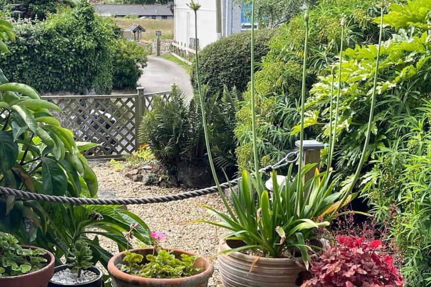 Stylish Victorian Cottage, close to Penzance & Coast, with parking & garden