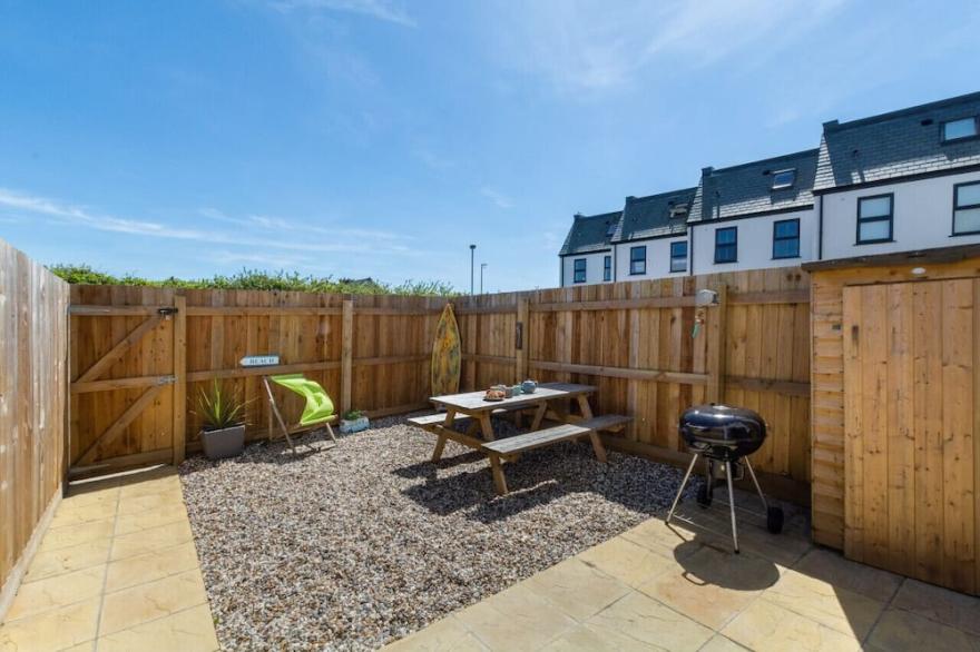 Pebble House - Three Bedroom House, Sleeps 6