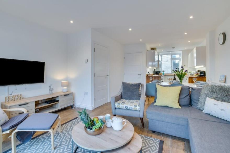 Pebble House - Three Bedroom House, Sleeps 6