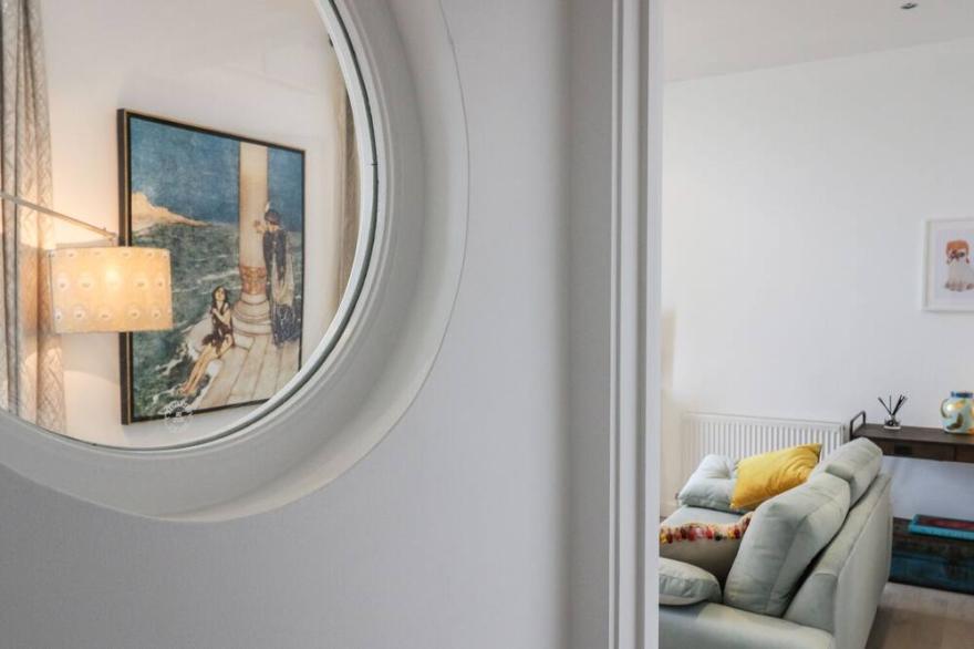 DISTANT SHORES, family friendly, country holiday cottage in Ventnor