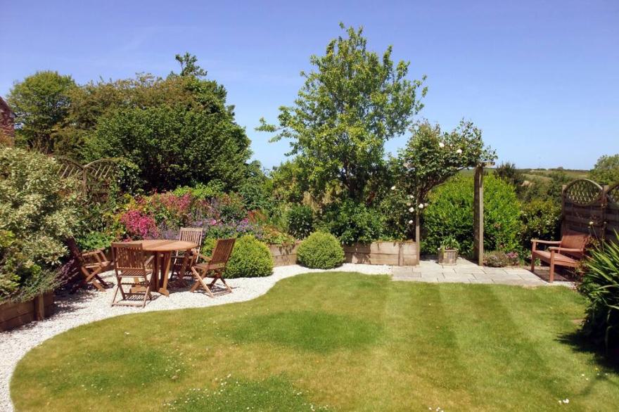 Beautiful Cornish cottage in delightful, peaceful location