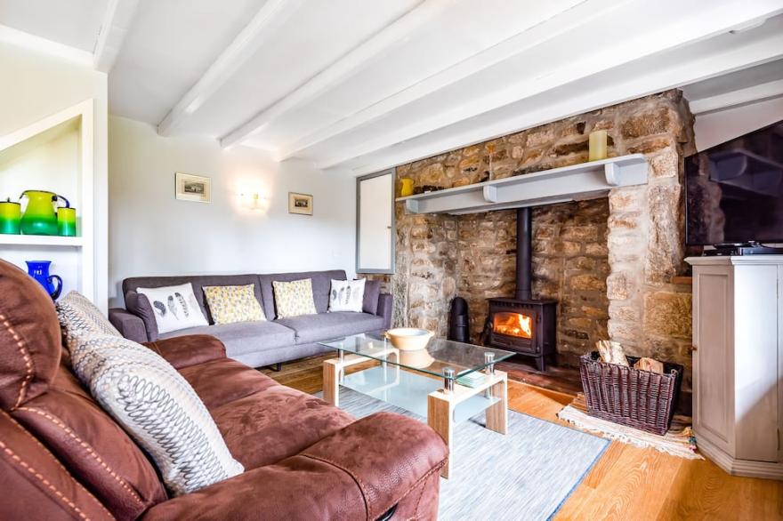 Family friendly cottage close to Praa Sands beach