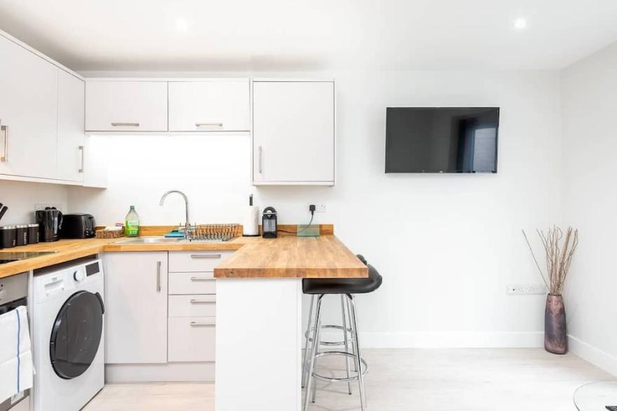 GRANVILLE HOUSE APARTMENT 21B -  an one bed that sleeps 2 guests  in 1 bedroom