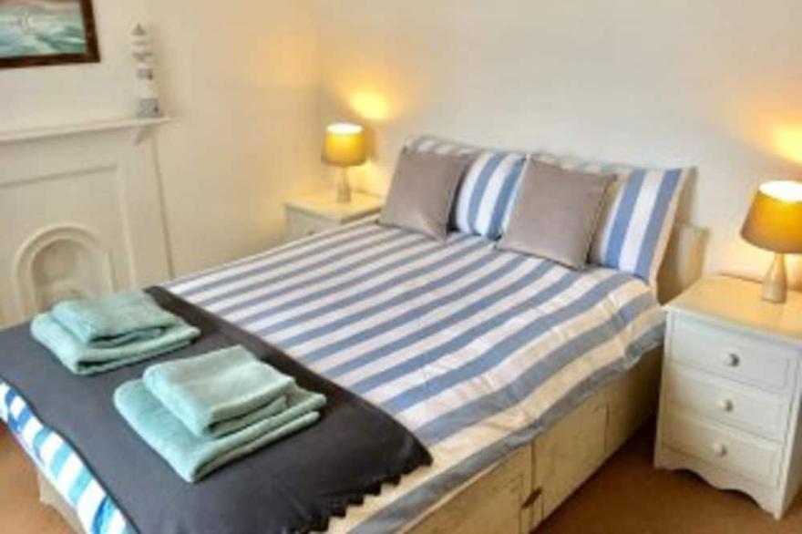 TRINITY COTTAGE. Charming historic cottage just off the Quay in Appledore.