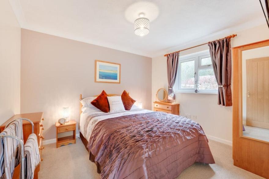 The Retreat - Two Bedroom House, Sleeps 4