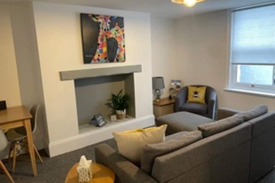 ONE BEDROOM APARTMENT CLOSE TO THE TOWN CENTRE & BEACHES - FM6139