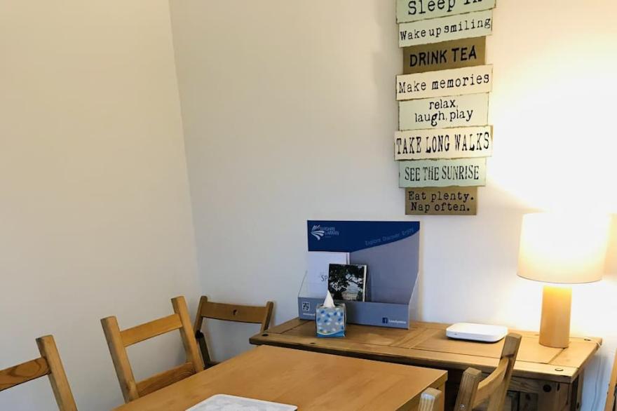 3 bed house, free WiFi, off street parking. Central Ayrshire, 20 mins to Glasgow