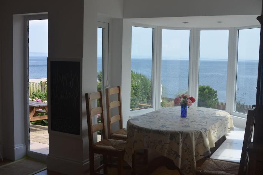 Dreamy sea views, gated garden, access to sea, 4-9