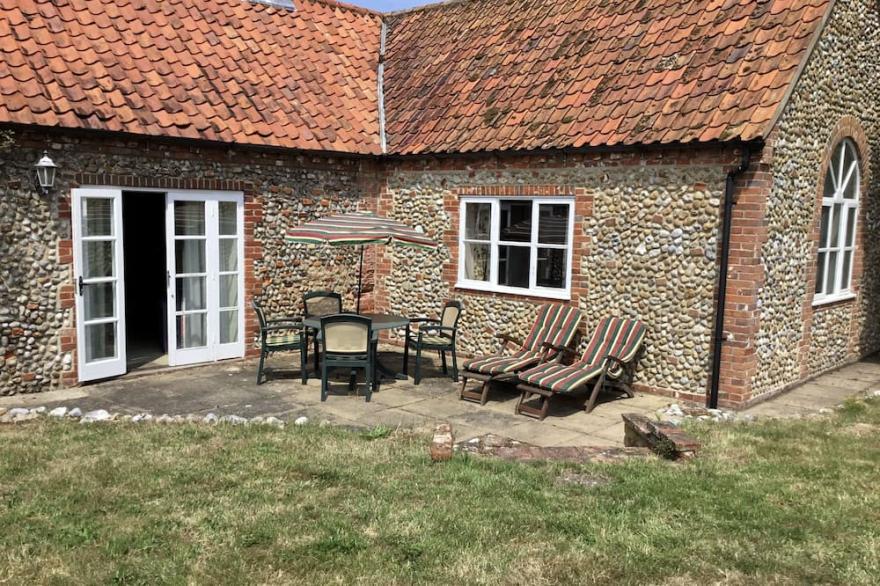 VERY POPULAR COTTAGE Nr Blakeney Dog allowed.