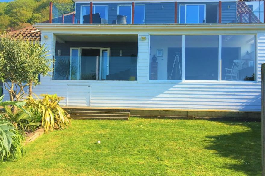 Family/dog friendly modern coastal property with hot tub & stunning ocean views