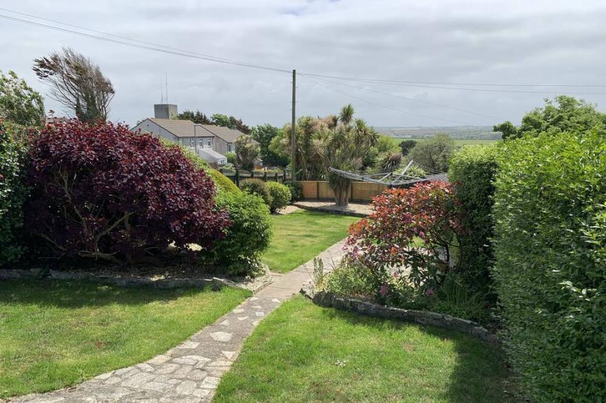 Central Newquay Fistral Bea parking, Wifi. town/beaches 5/10 mins. pets welcom