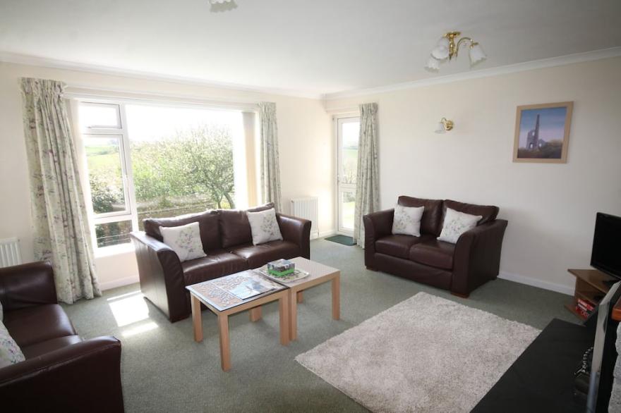 Beautiful 3 bed detached bungalow sleeps 7/9 Newquay