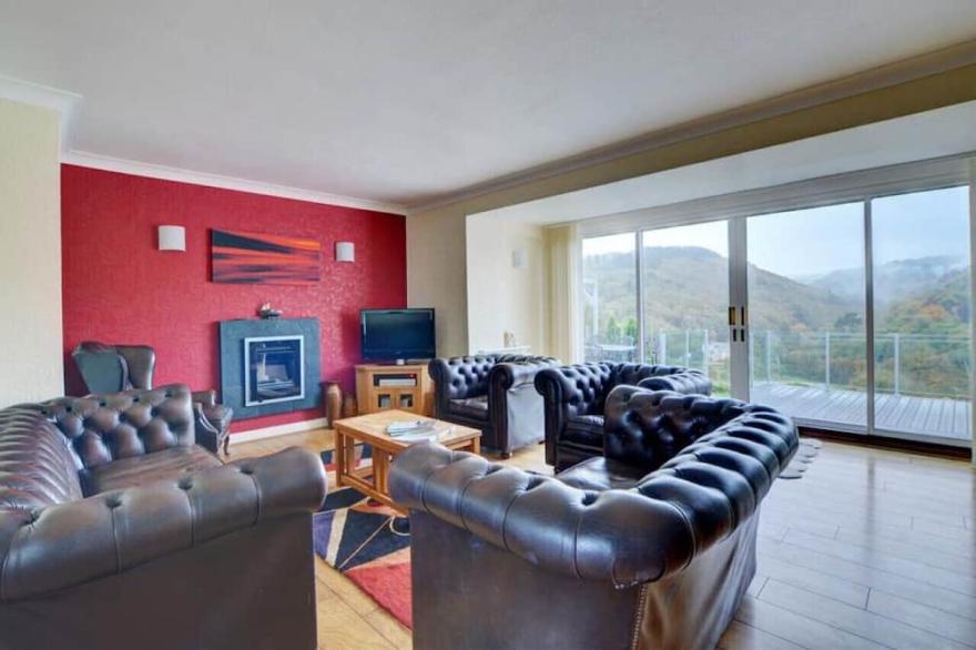 Highview, Lee - Six Bedroom House, Sleeps 12