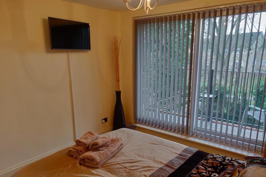 Waterfront apartment in the Heart of St Neots