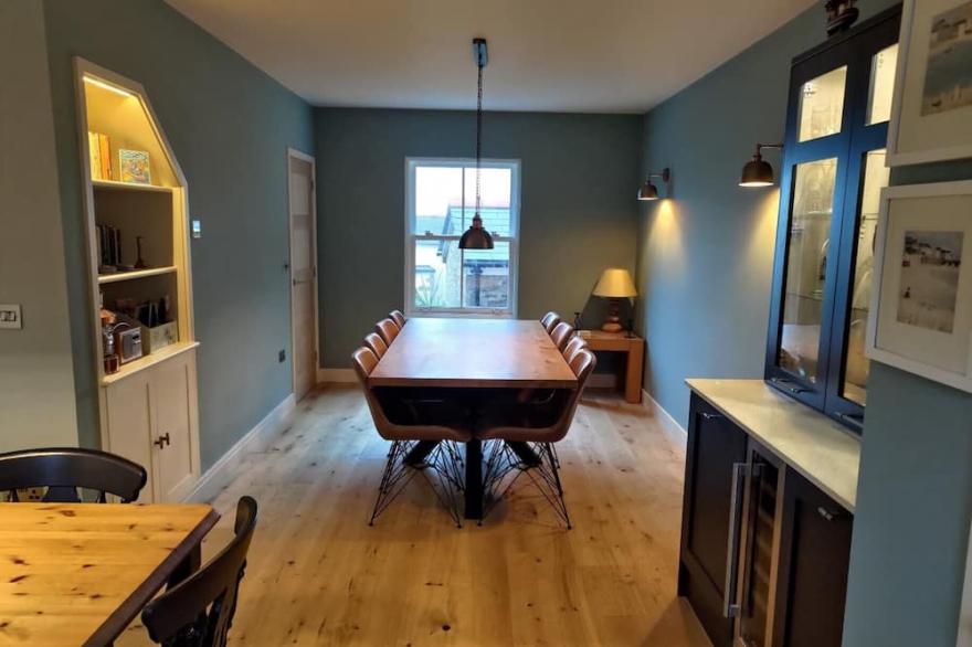 4 Bed Charlestown contemporary house 400m from harbour & beach with sea views
