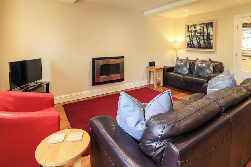 ROSE BARN, family friendly, with a garden in Ambleside