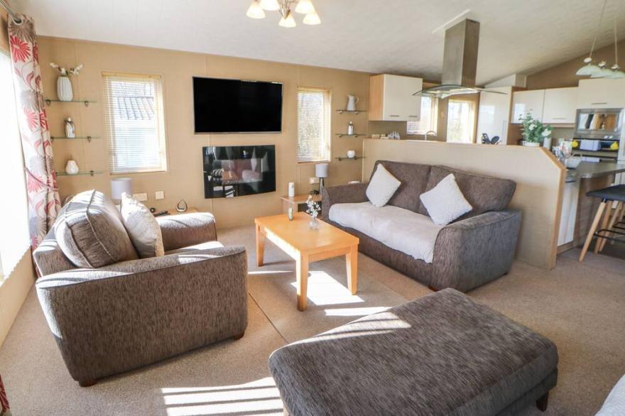 PERCY WOOD COUNTRY PARK, pet friendly, with hot tub in Felton
