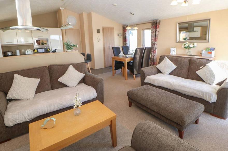 PERCY WOOD COUNTRY PARK, pet friendly, with hot tub in Felton