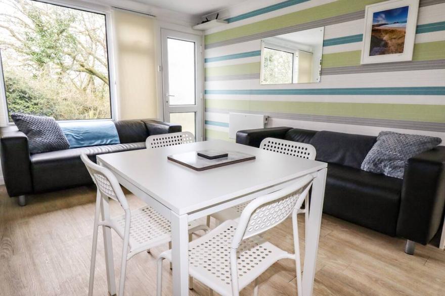 NUMBER 25 THE PARK, pet friendly, with pool in Kilkhampton