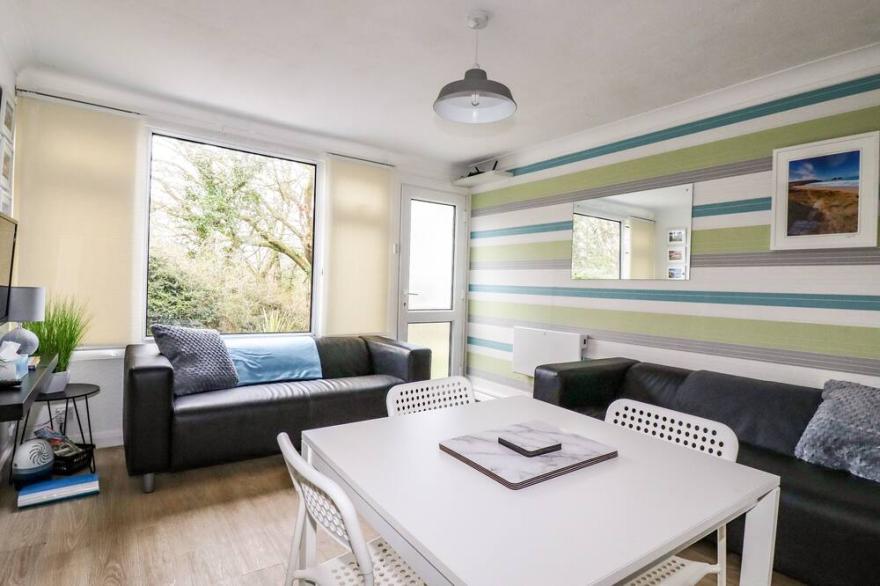 NUMBER 25 THE PARK, pet friendly, with pool in Kilkhampton