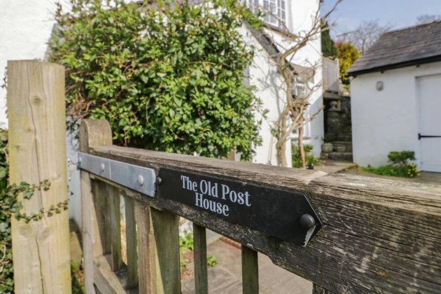 THE OLD POST HOUSE, pet friendly, with open fire in Witherslack