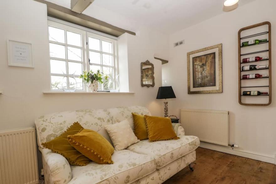 THE OLD POST HOUSE, pet friendly, with open fire in Witherslack