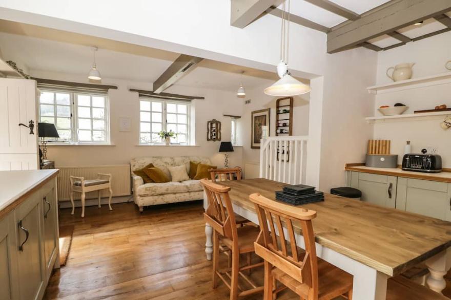 THE OLD POST HOUSE, pet friendly, with open fire in Witherslack